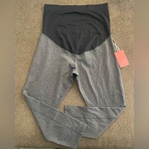 NWT Women’s a:glow Active Maternity Full Panel Capris Size M/Maternity